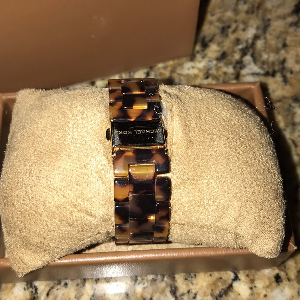 Michael Kors Tortoise Shell Watch - Picture 4 of 7